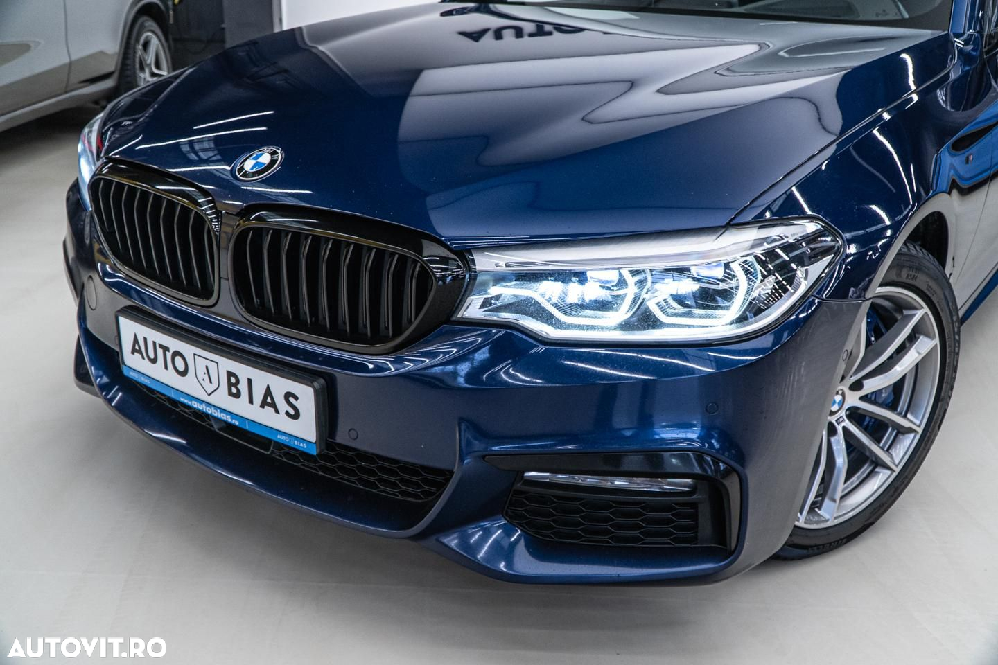 BMW Seria 5 540i AT - 10