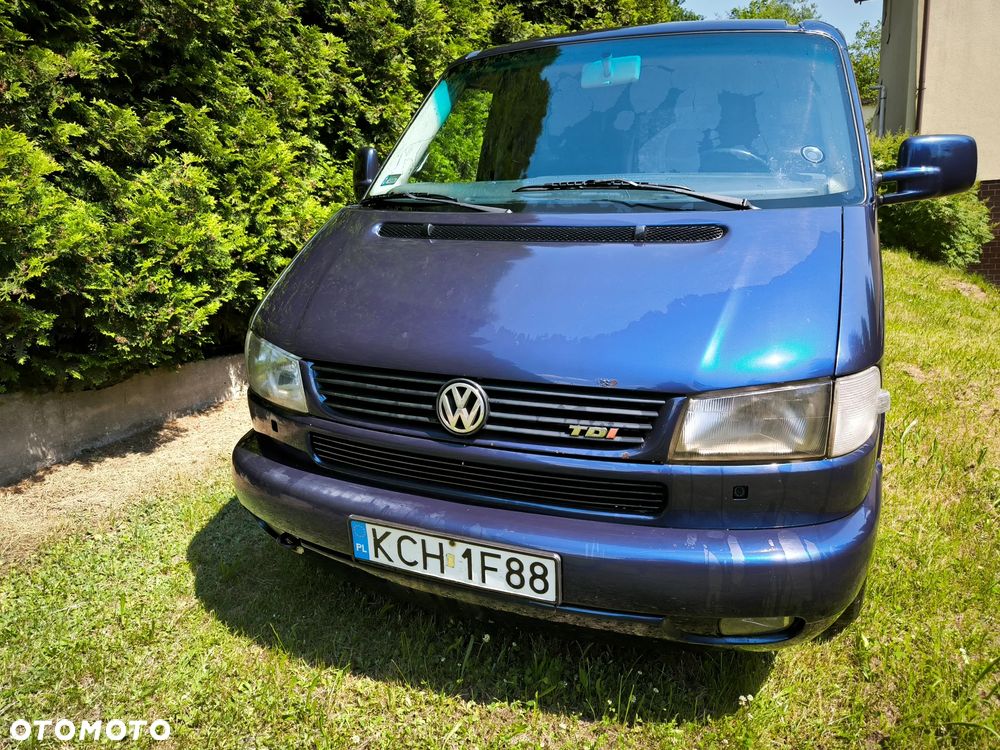 Volkswagen Caravelle - 1