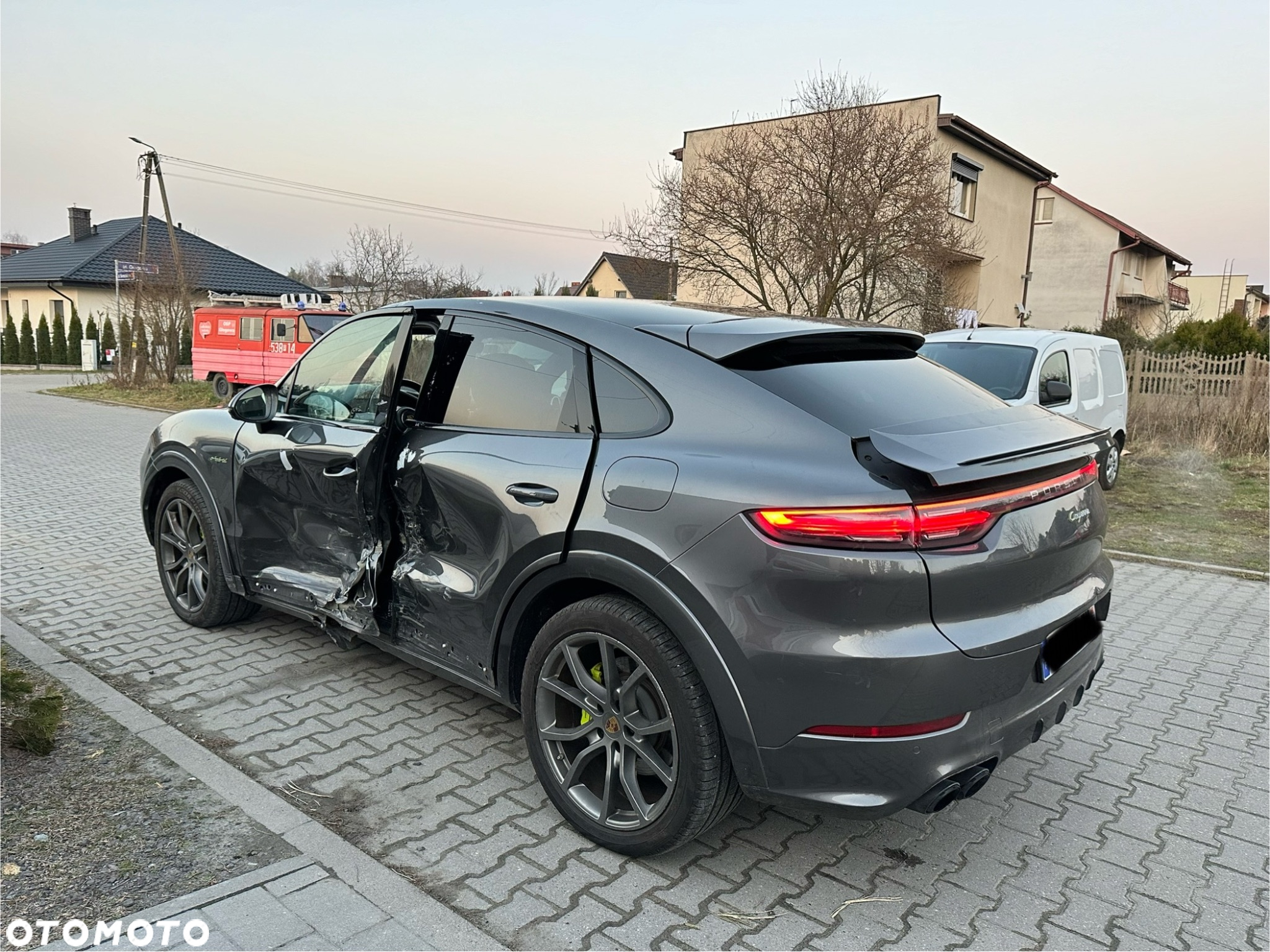 Porsche Cayenne Coupe E-Hybrid Platinum Edition - 7