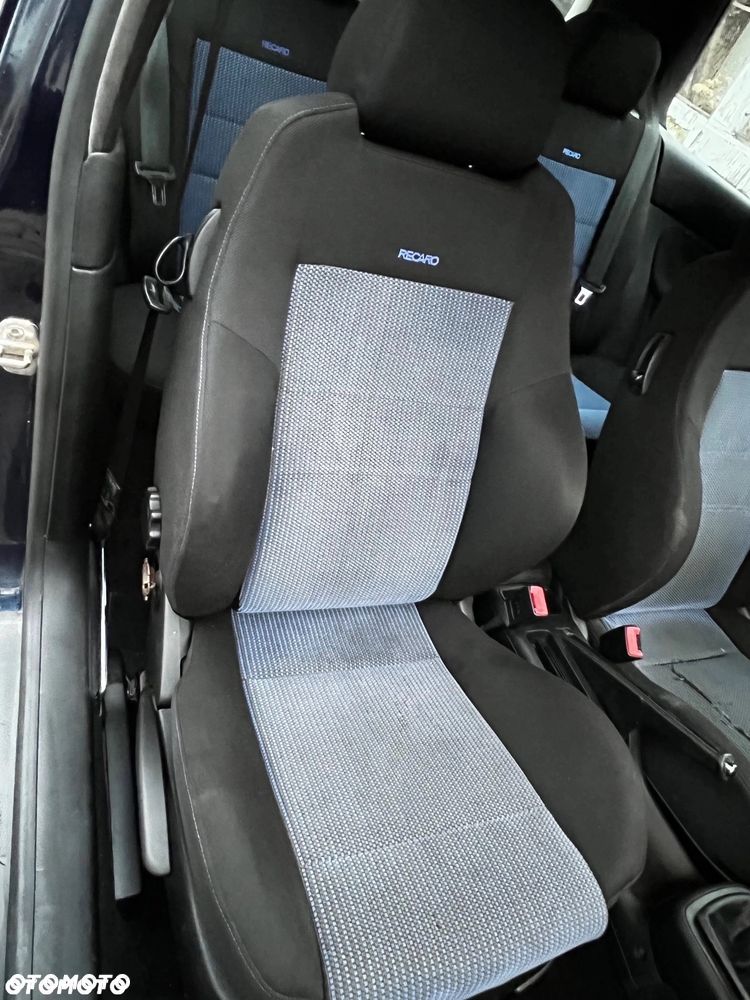 Volkswagen Golf - 25