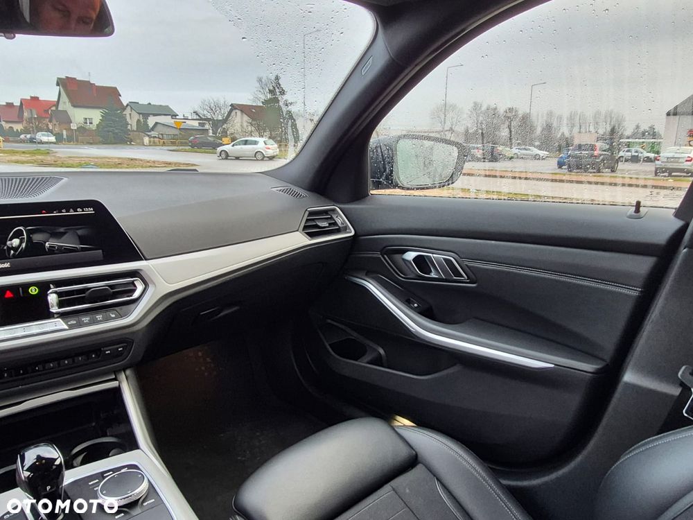 BMW Seria 3 320d xDrive Luxury Line Purity - 11