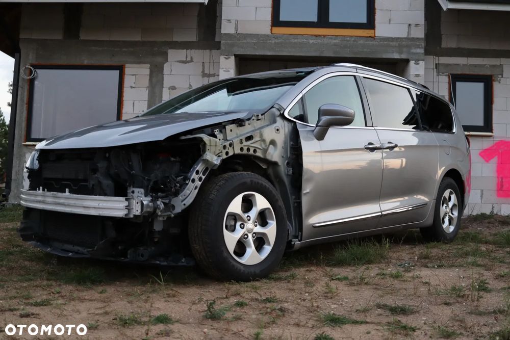 Chrysler Pacifica - 5