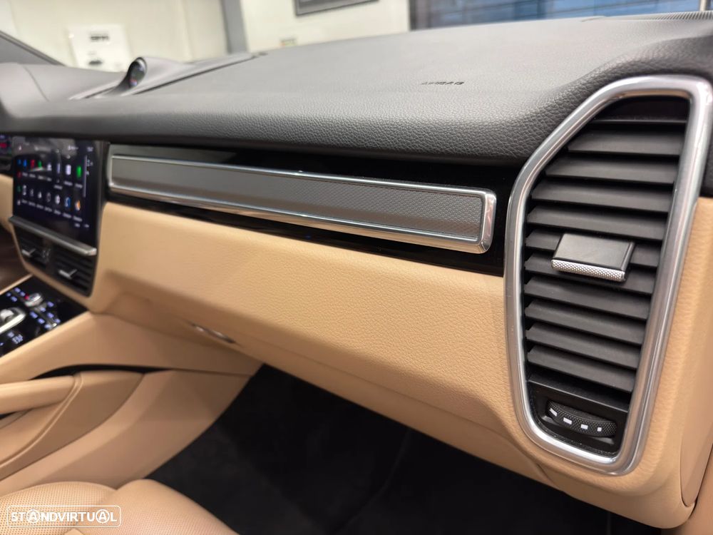 Porsche Cayenne Coupé E-Hybrid Platinum Edition - 37