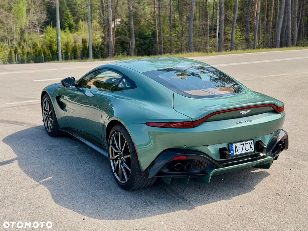Aston Martin Vantage - 8
