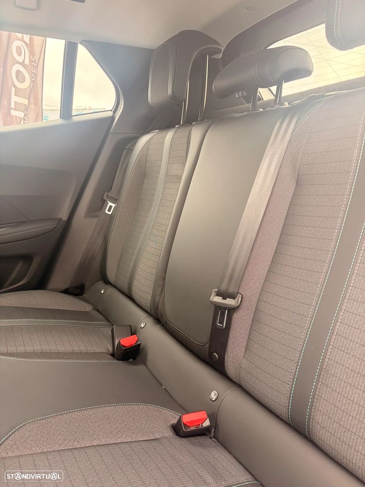 Peugeot e-2008 Allure - 16