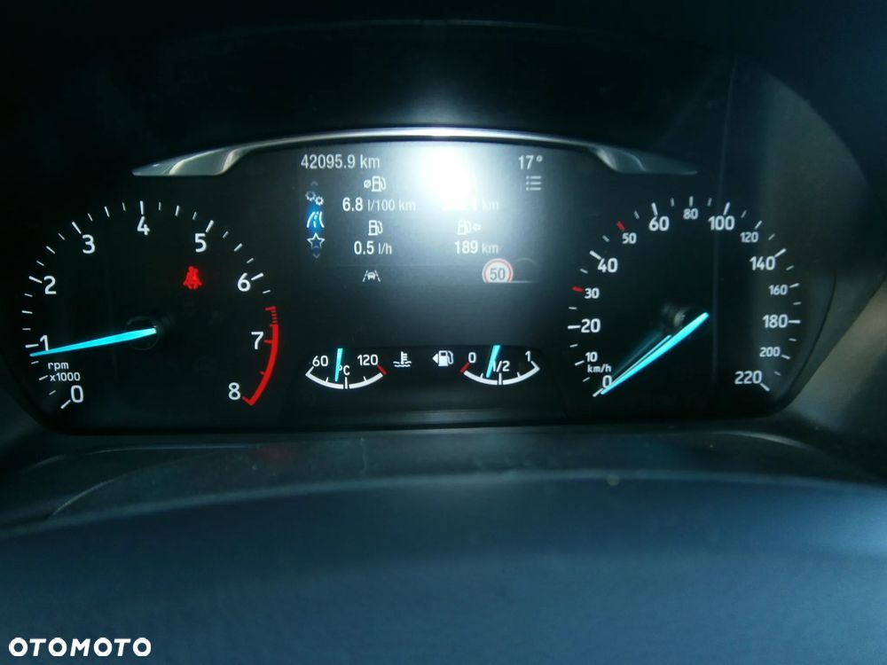 Ford Fiesta 1.0 EcoBoost S&S TITANIUM X - 28