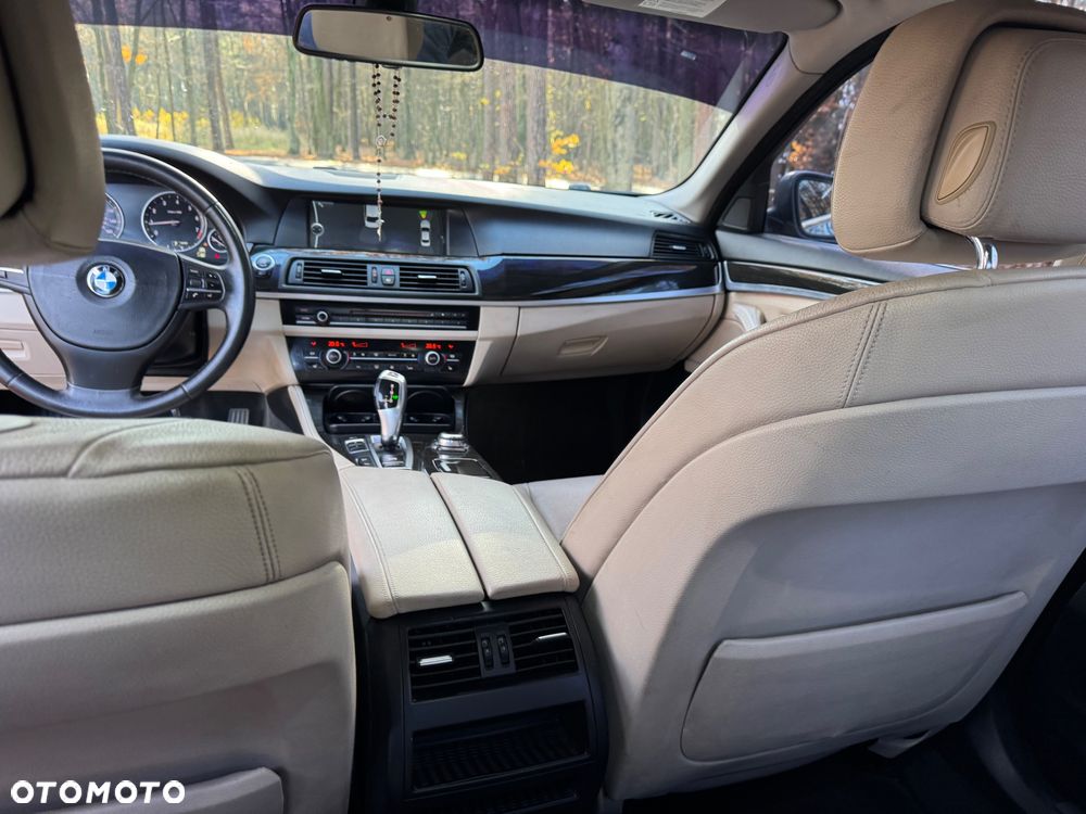 BMW Seria 5 528i xDrive Modern Line - 33