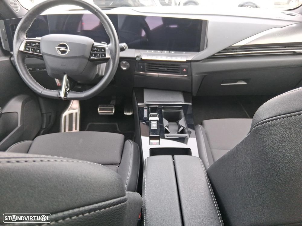 Opel Astra Sports Tourer - 24