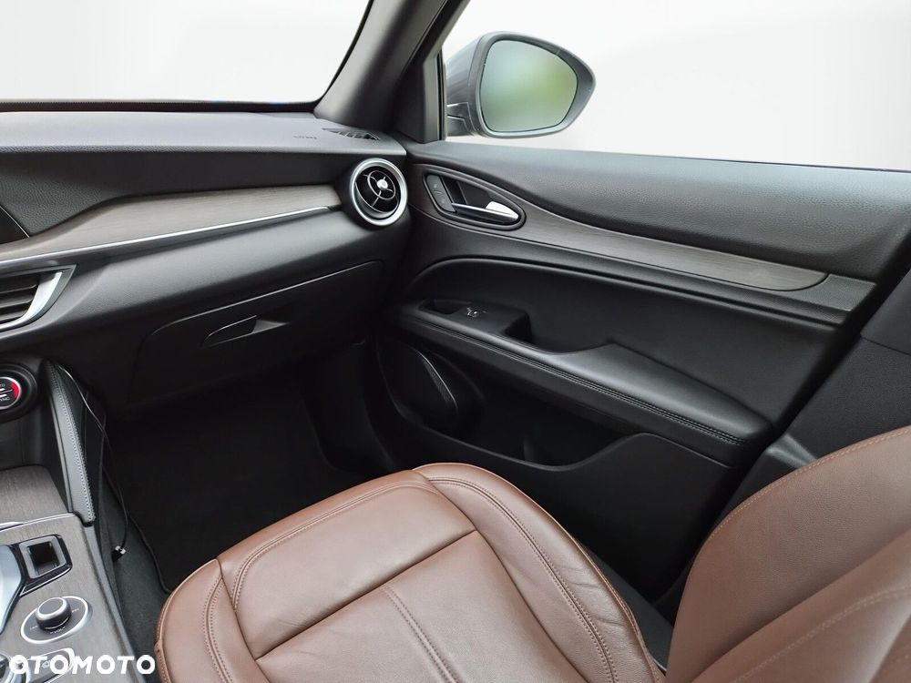 Alfa Romeo Stelvio - 24