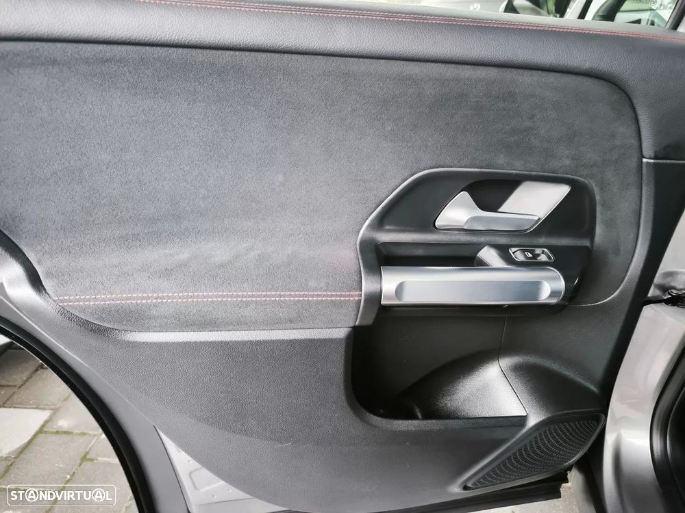 Mercedes-Benz GLB 200 d AMG Line - 42