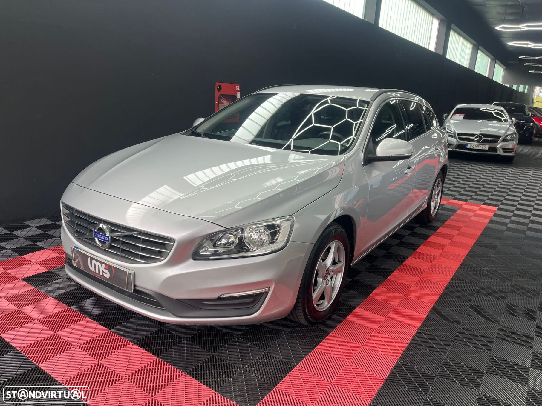 Volvo V60 2.0 D2 Kinetic Geartronic - 3