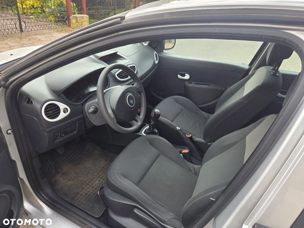 Renault Clio - 19