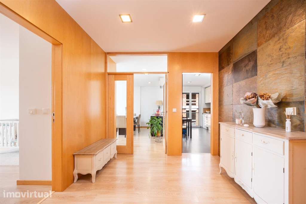 Apartamento T3 com garagem em zona da Quinta da Portela - Grande imagem: 3/20