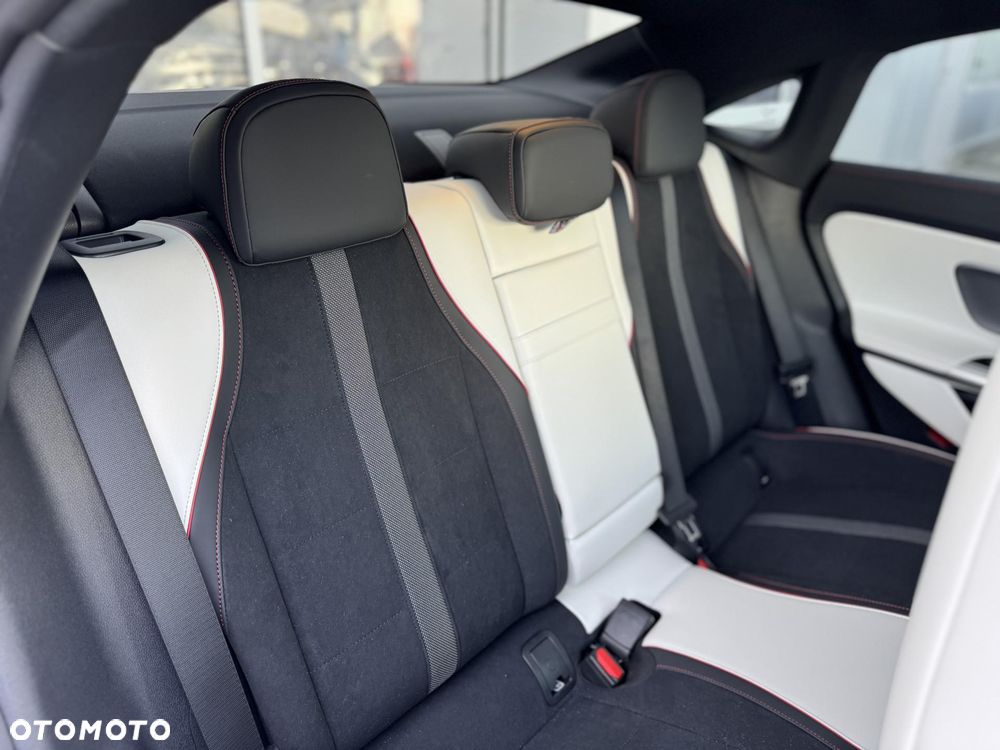 Mercedes-Benz CLA 200 mHEV 4-Matic 8G-DCT - 13