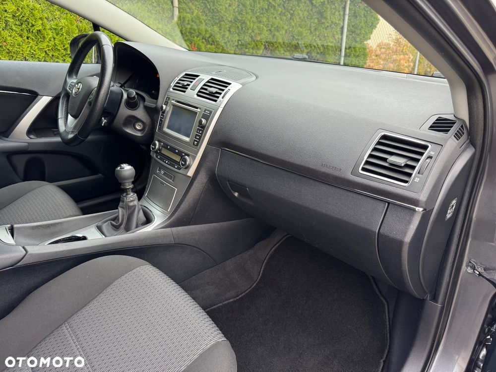 Toyota Avensis 2.0 D-4D Executive - 24