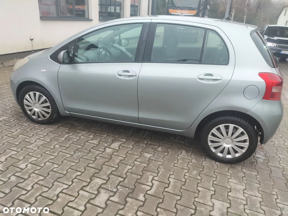 Toyota Yaris - 4