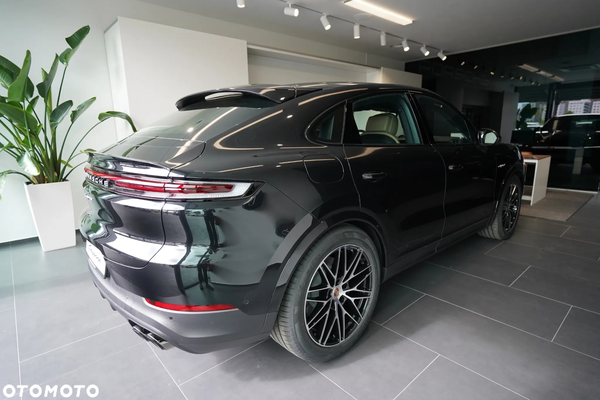 Porsche Cayenne Coupe E-Hybrid PHEV - 3