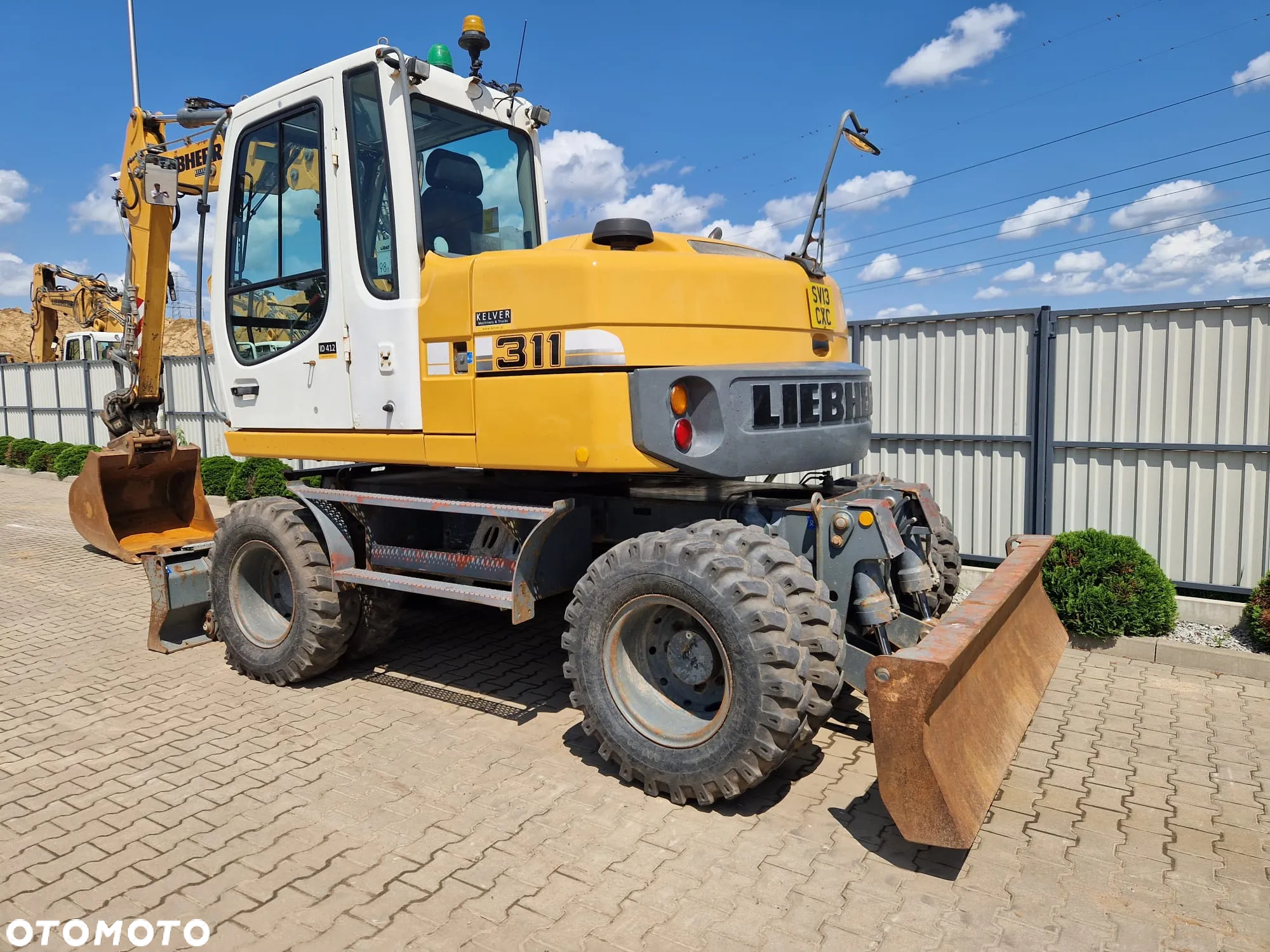 Liebherr A311 Litronic * 2013r. * 10 599 mth * Powertilt * 4x skrętne koła * - 18