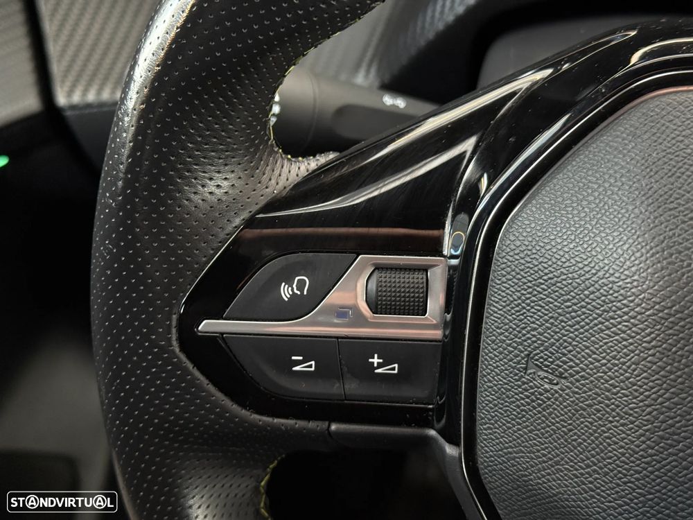 Peugeot e-208 GT - 15