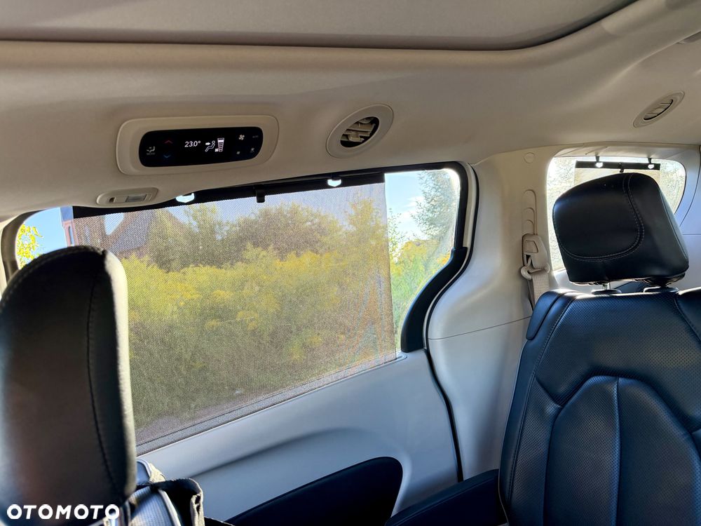 Chrysler Pacifica - 17