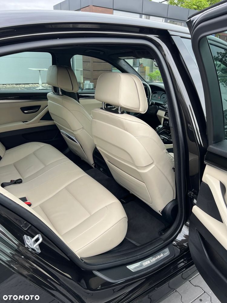 BMW Seria 5 550i xDrive Sport-Aut Luxury Line - 14
