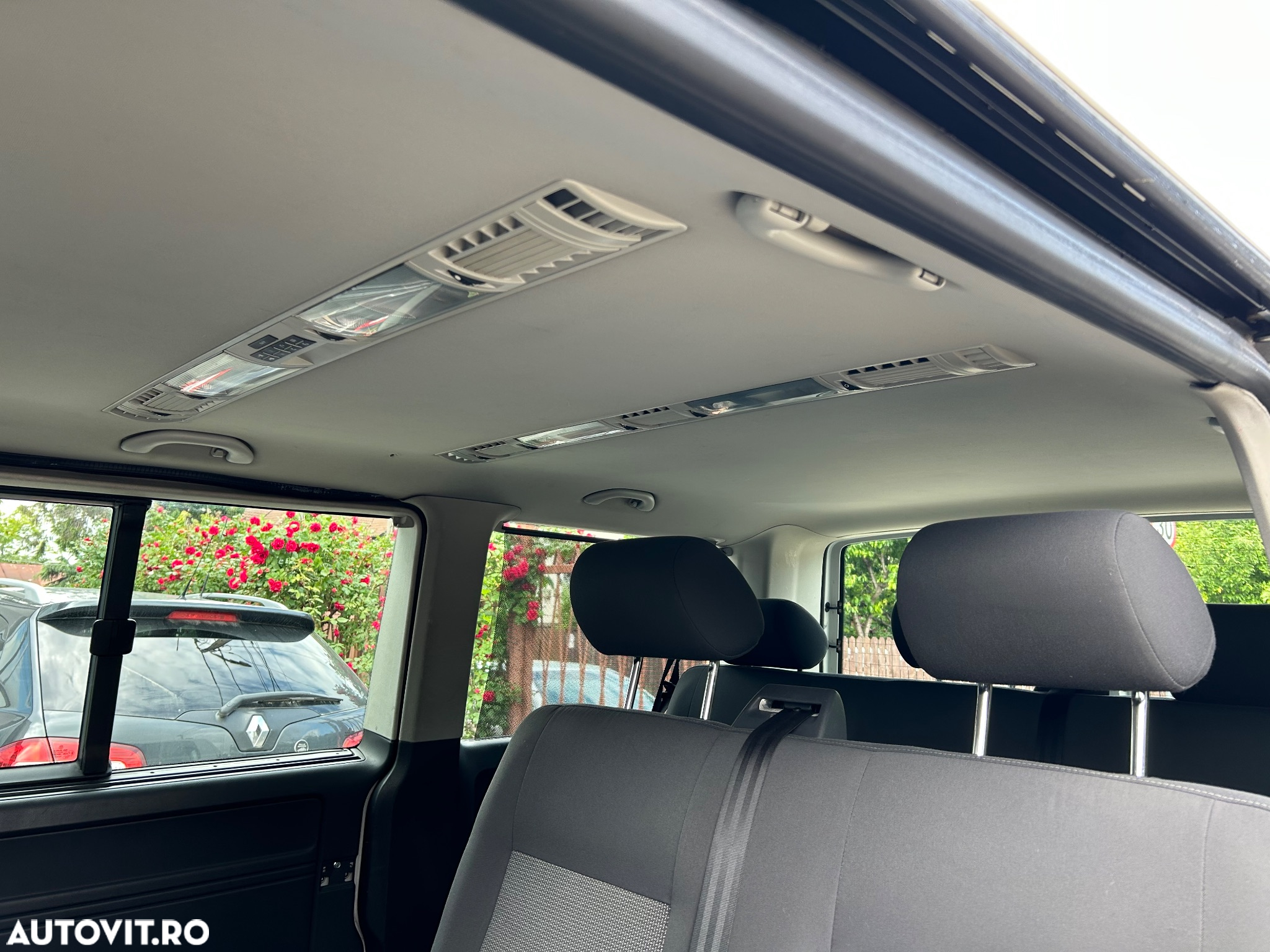 Volkswagen Caravelle - 13