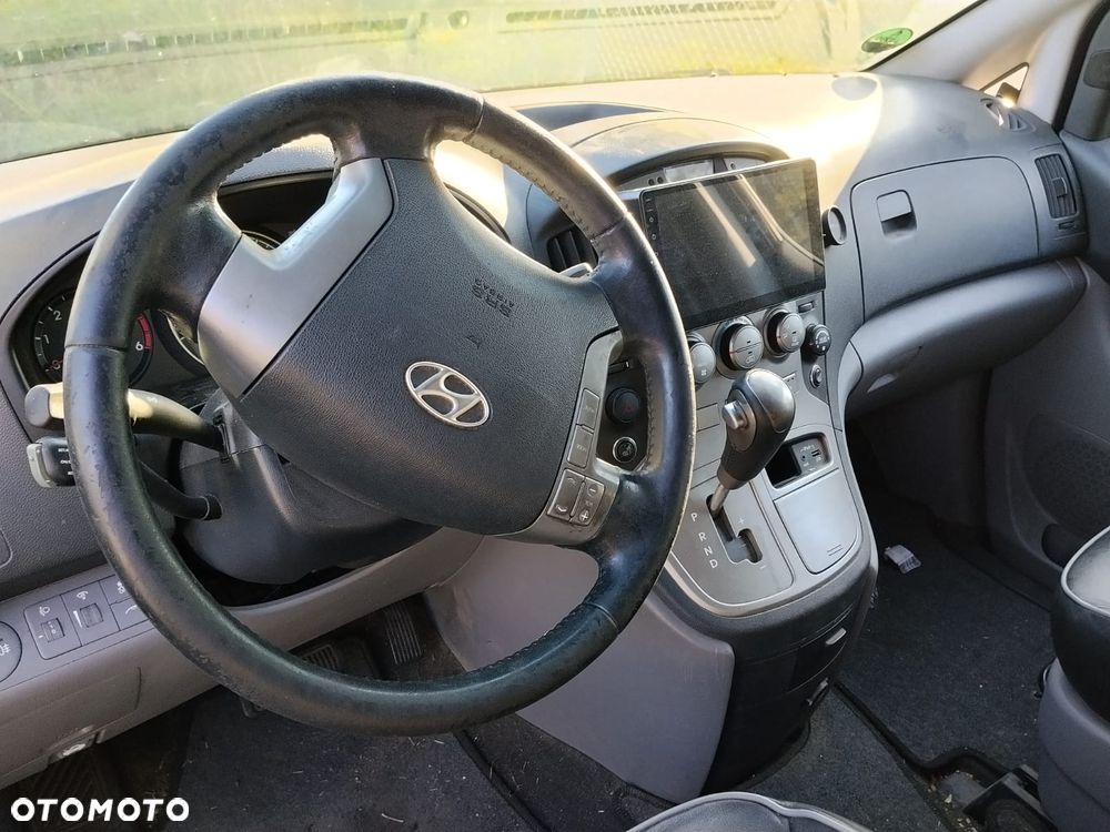 Hyundai H-1 Starex - 8