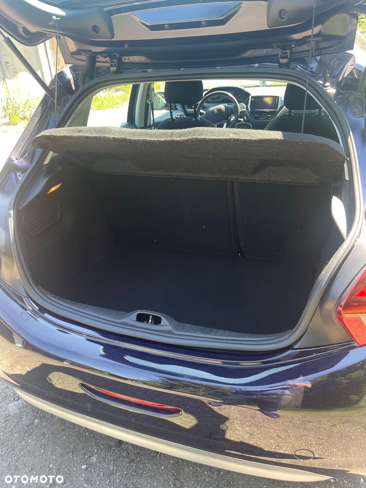 Peugeot 208 - 10