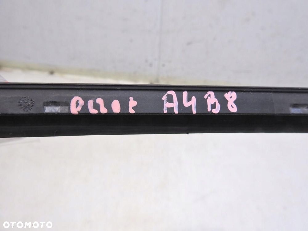 LISTWA SZYBY CZOŁOWEJ AUDI A4 B8 8K0854328 - 2