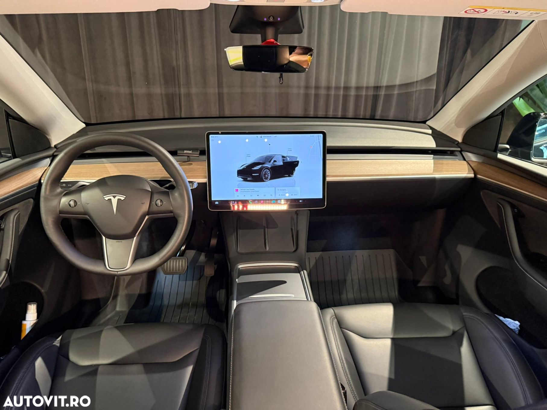 Tesla Model Y Long Range Dual Motor AWD - 13
