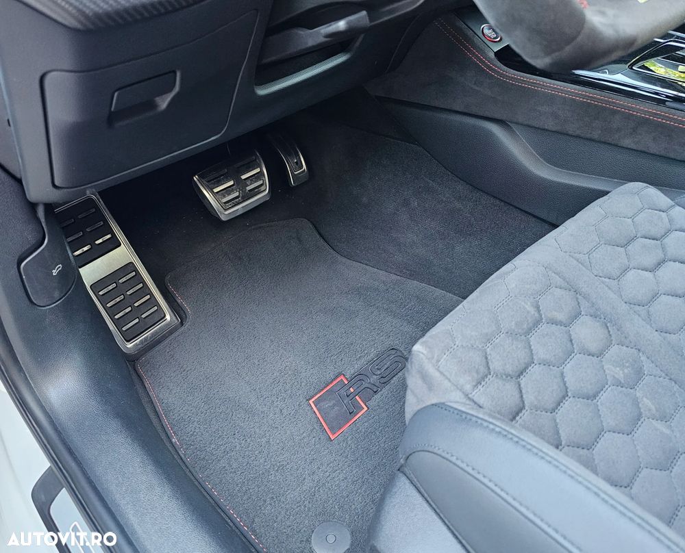 Audi RS4 Avant - 9