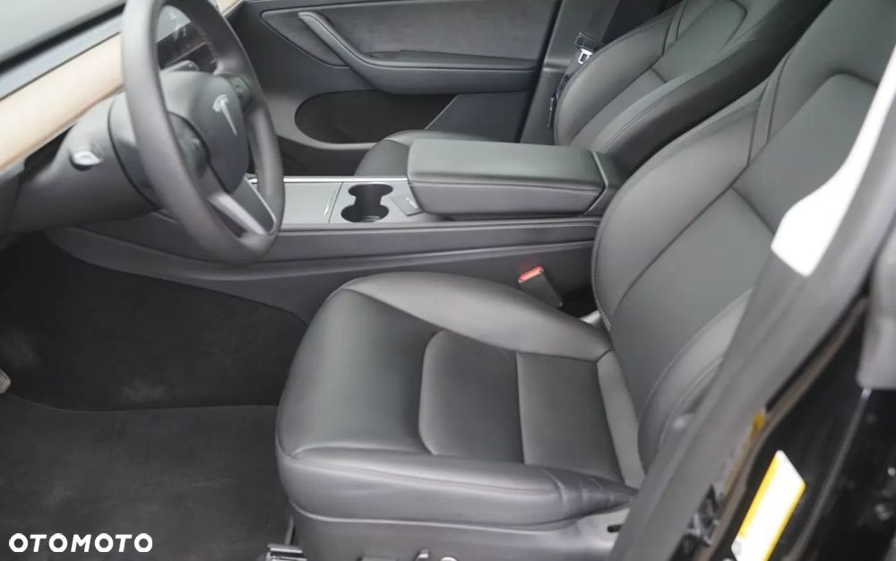 Tesla Model Y - 6