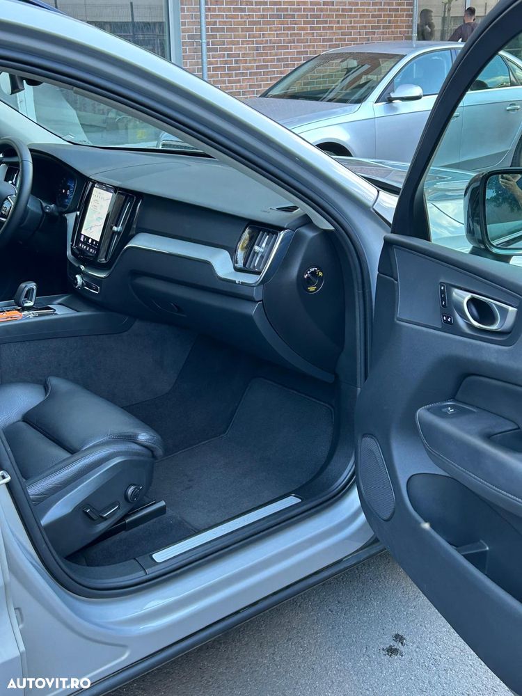 Volvo XC 60 B4 MHEV AT8 FWD Momentum - 14