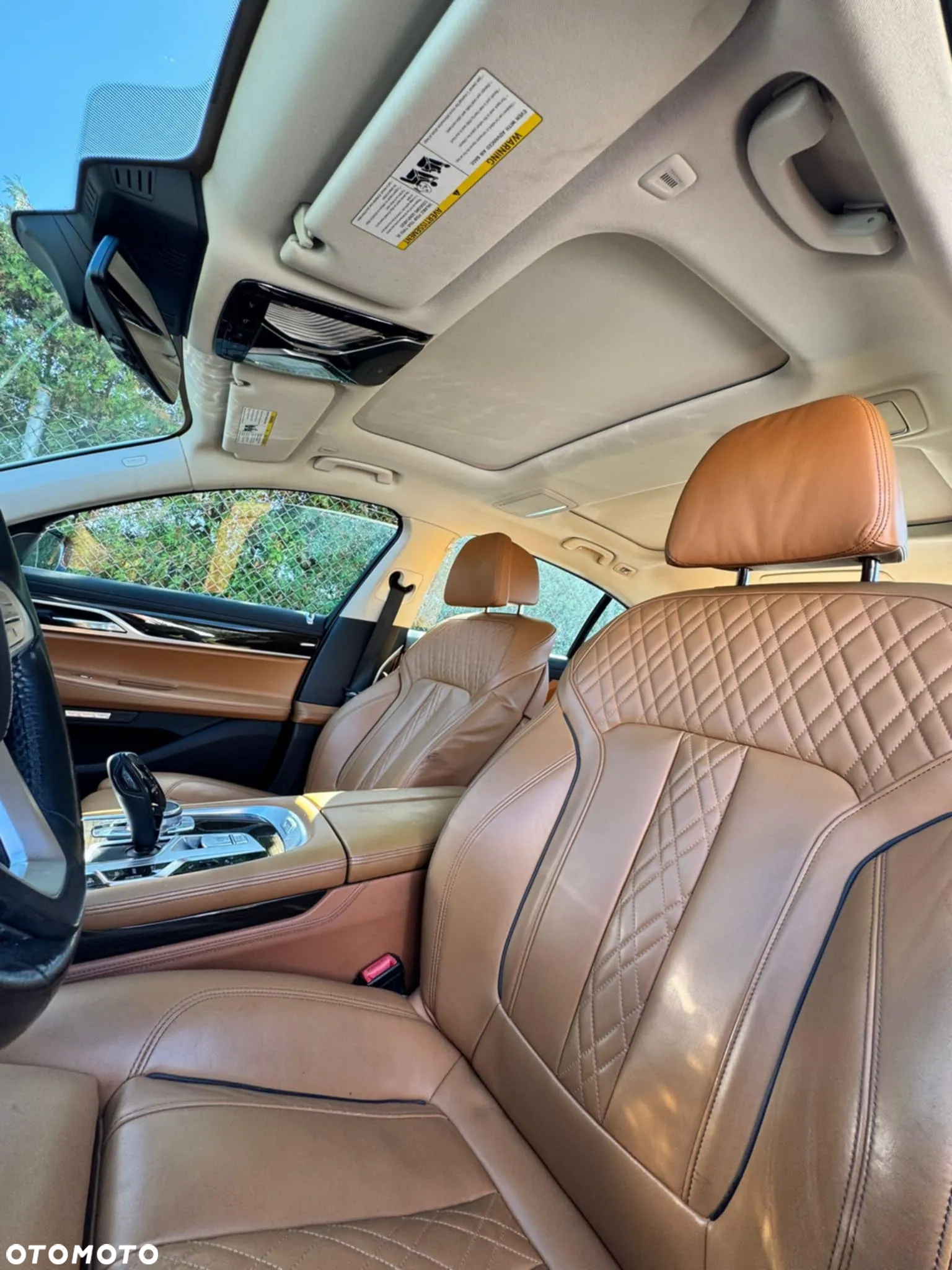 BMW Seria 7 750i - 12