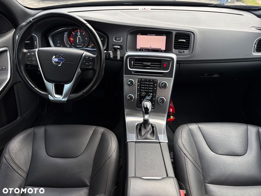 Volvo V60 Cross Country D3 Geartronic Summum - 15