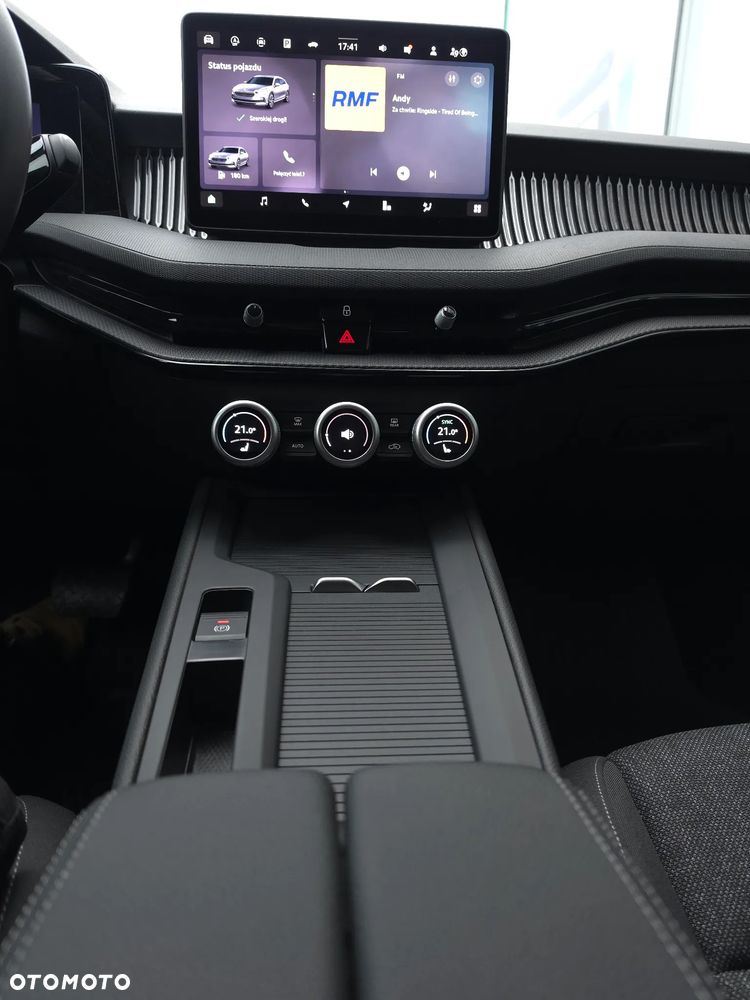 Skoda Superb 2.0 TDI SCR Essence DSG - 23