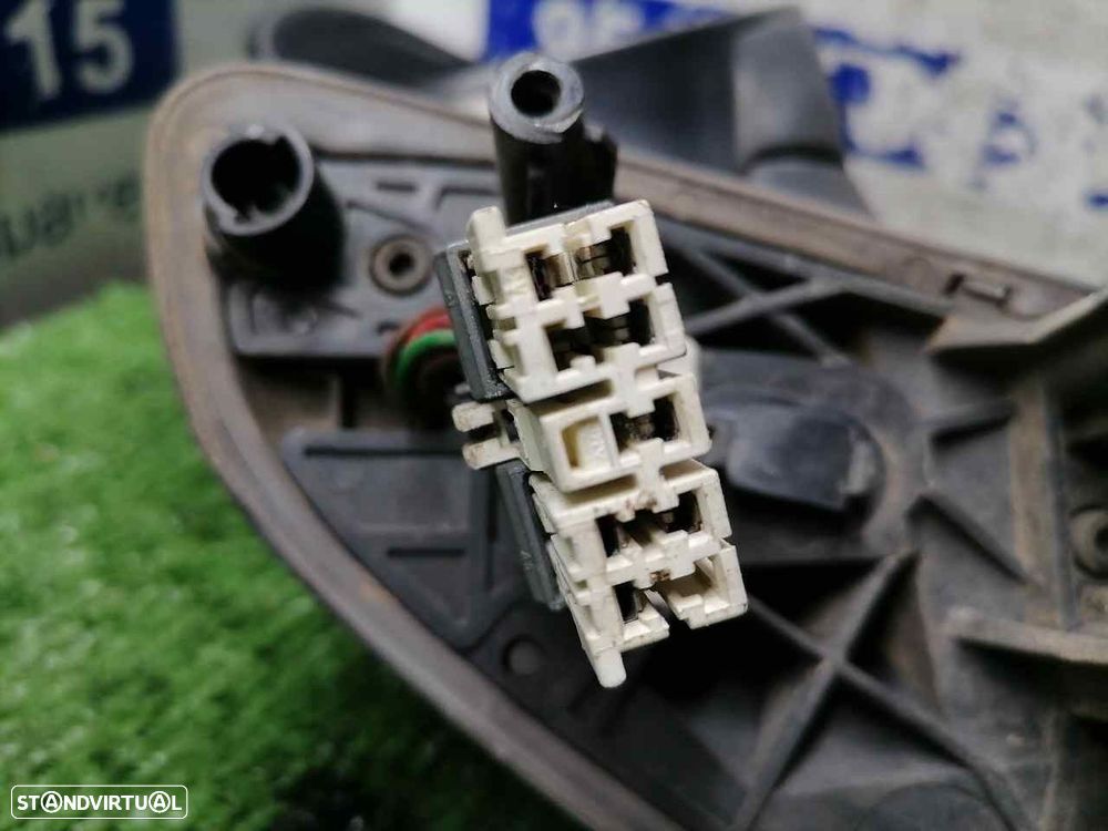 ESPELHO RETROVISOR DIREITO CITROEN XSARA PICASSO 2004 - - 4