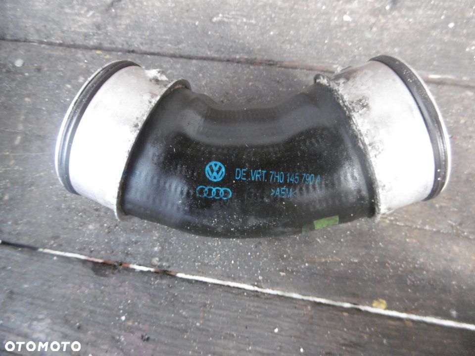 Rura przewód intercoolera VW T5 2,5 TDI 7H0145790A - 2