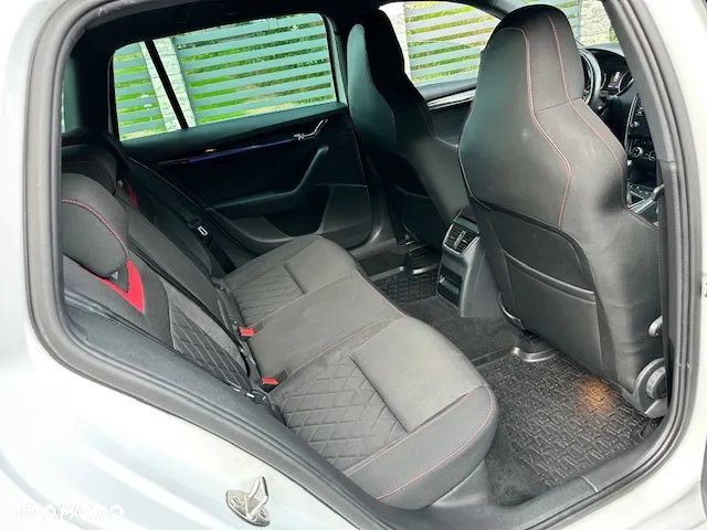 Skoda Octavia Combi 2.0 TDI RS - 26