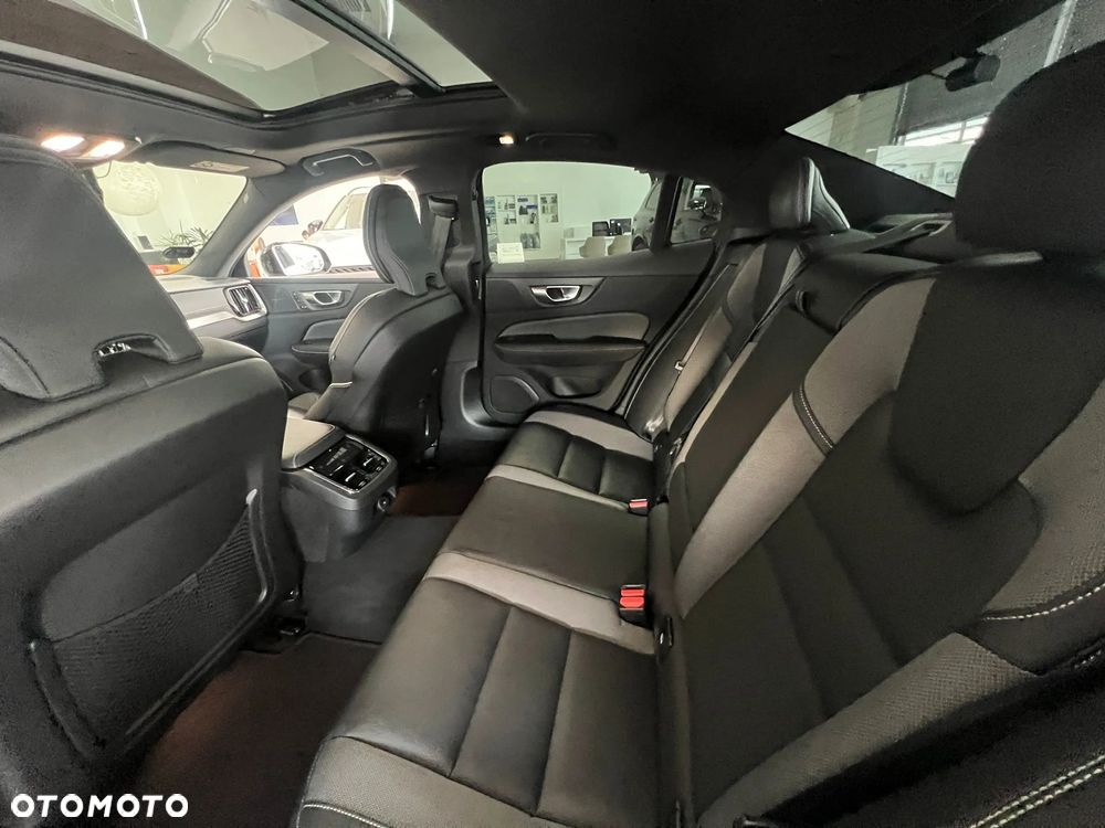 Volvo S60 B5 B AWD Ultimate Dark - 24
