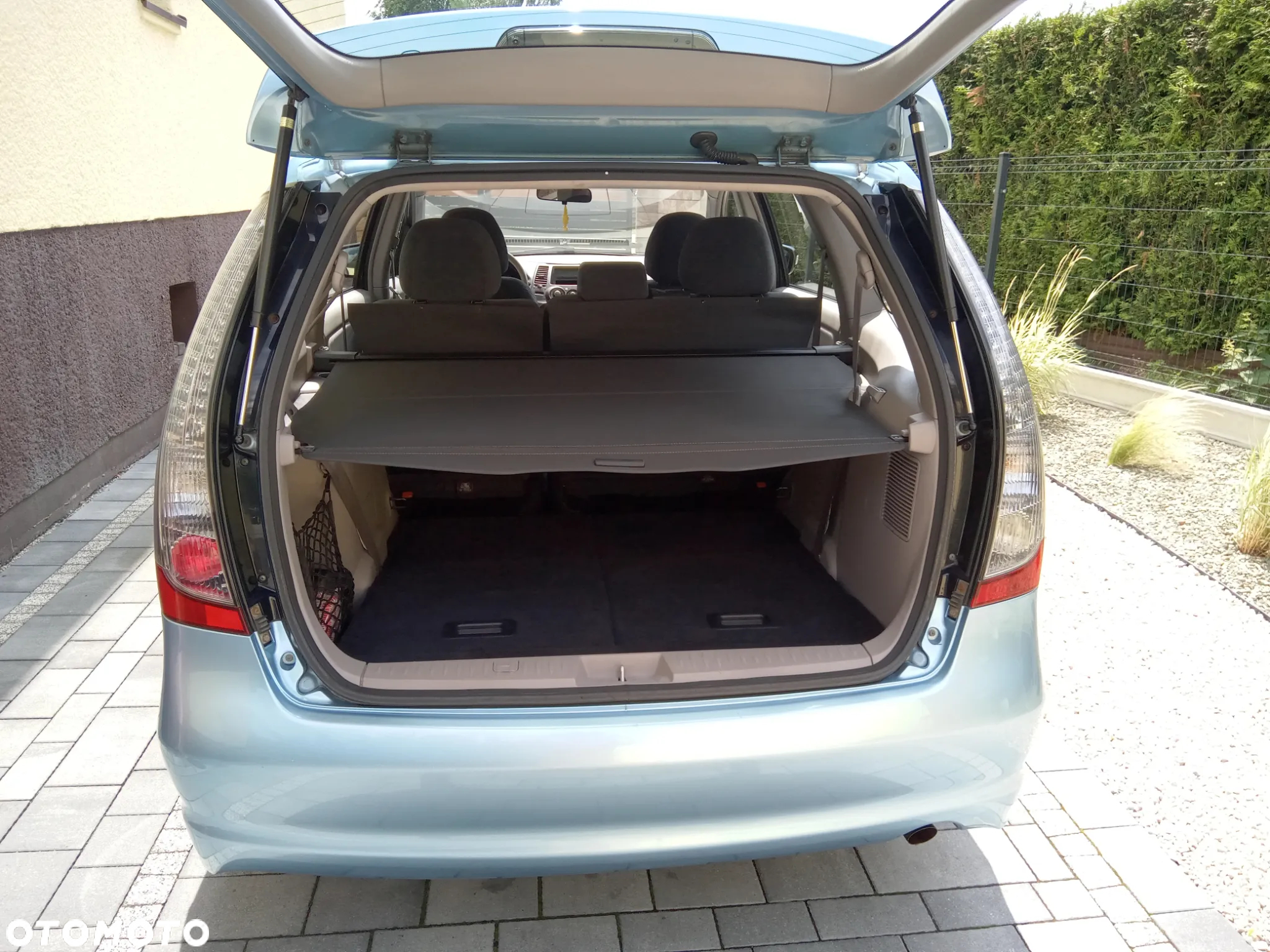 Mitsubishi Grandis - 20
