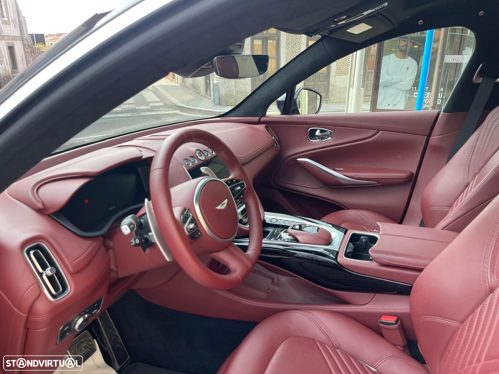Aston Martin DBX Standard - 32