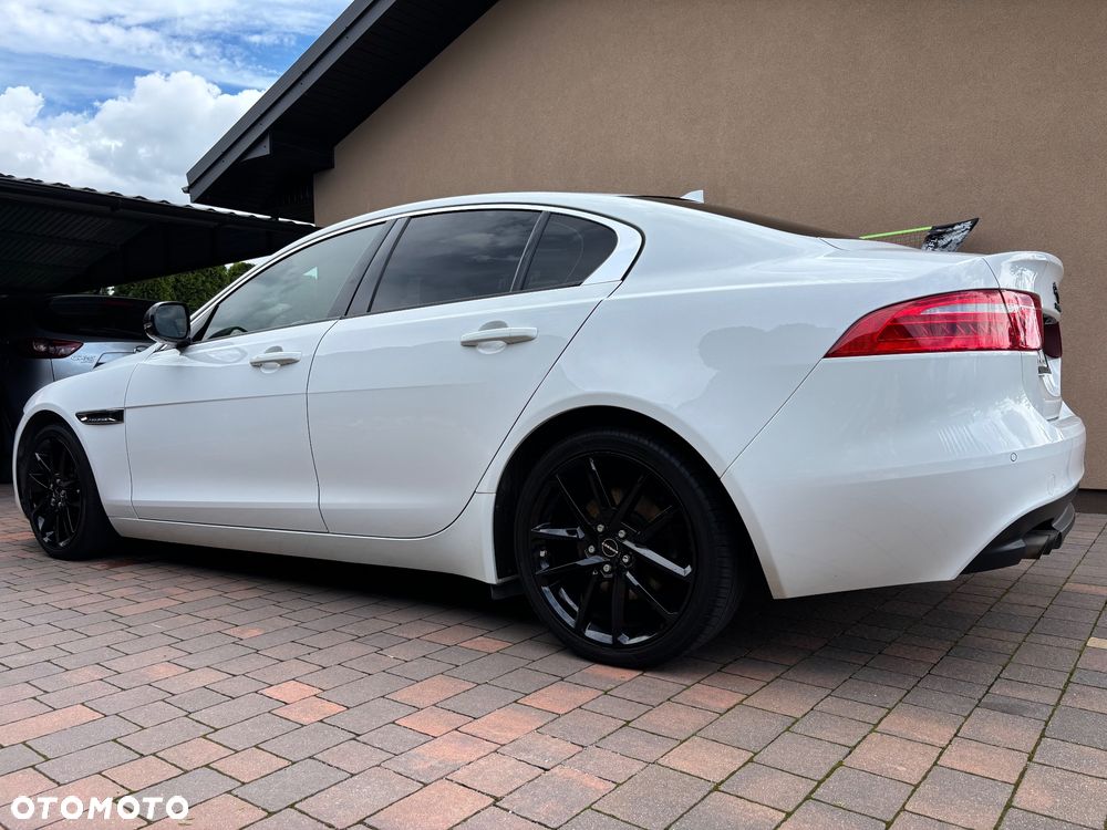 Jaguar XE 2.0 D Prestige - 5