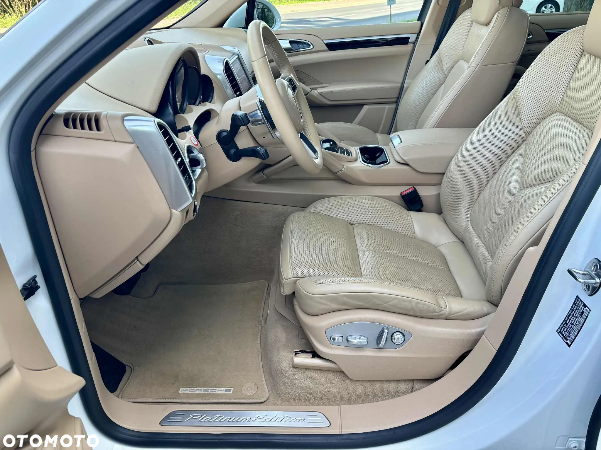 Porsche Cayenne Platinum Edition - 10