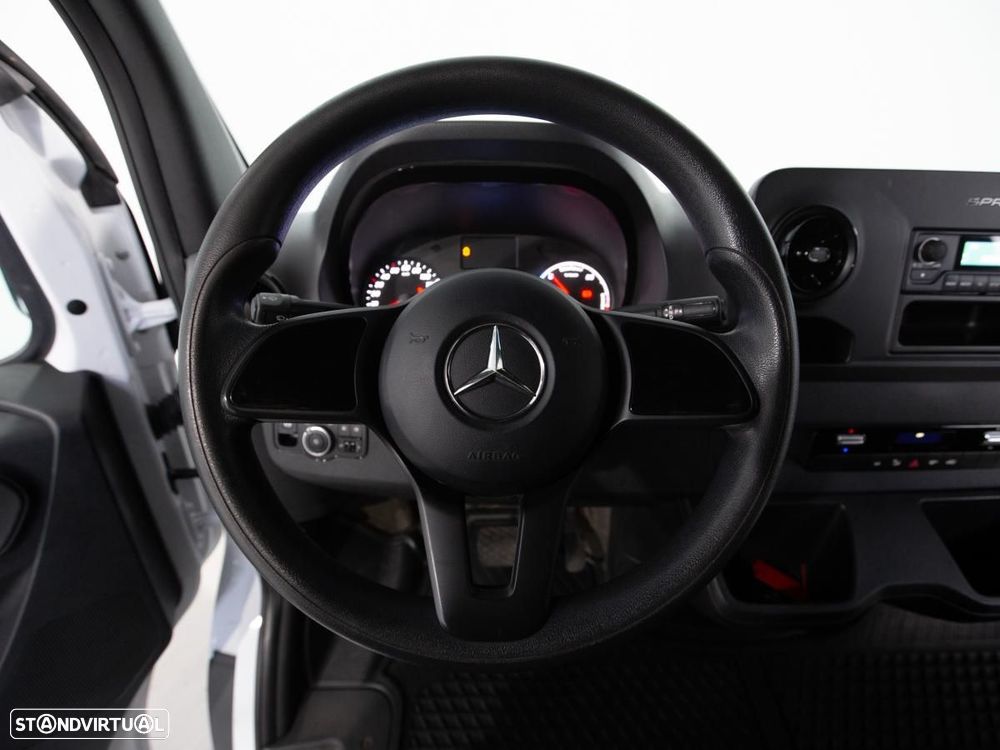 Mercedes-Benz E-SPRINTER - 14