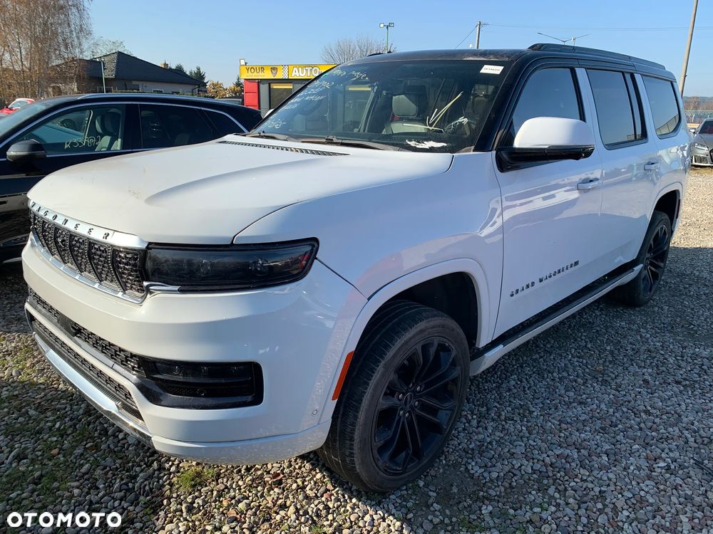 Jeep Grand Wagoneer - 5