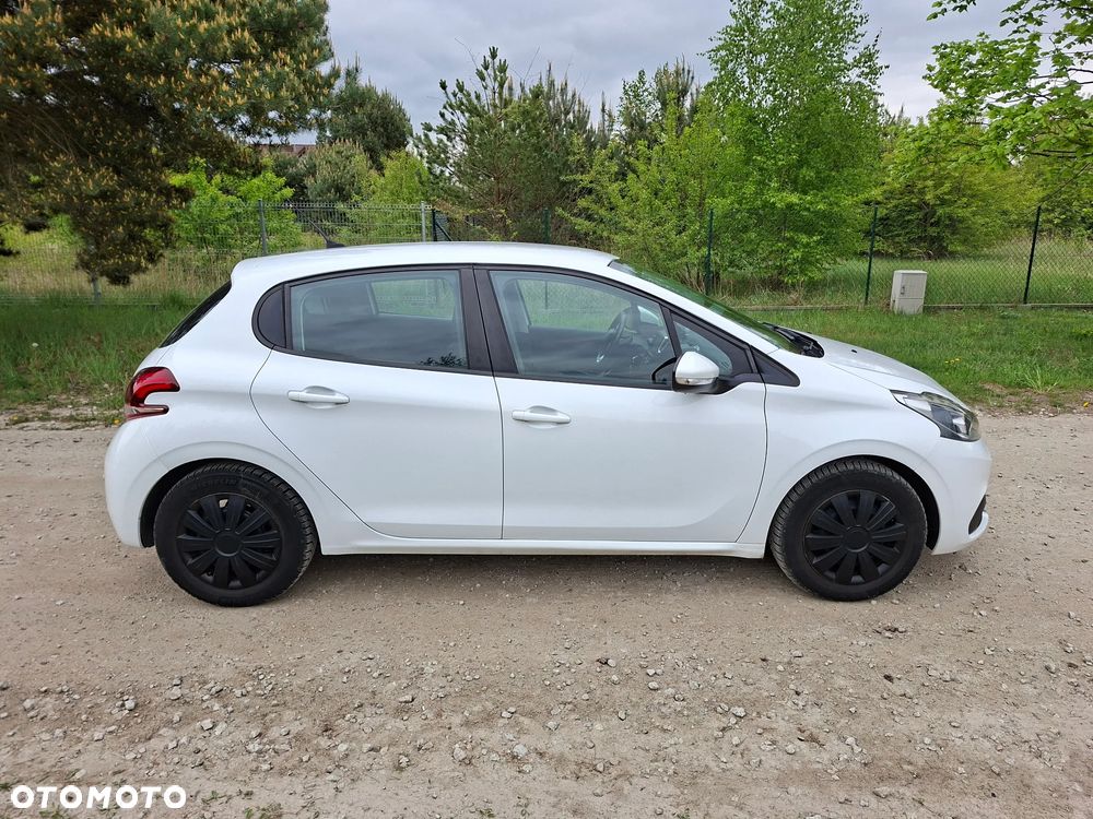 Peugeot 208 - 4