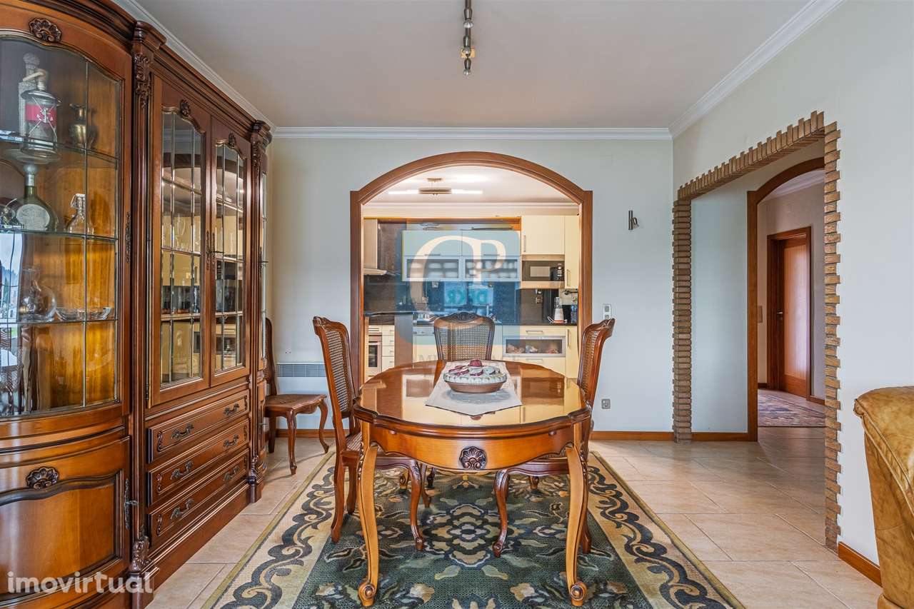 Moradia T3 com Restaurante, em Alfena, Valongo - Grande imagem: 2/44