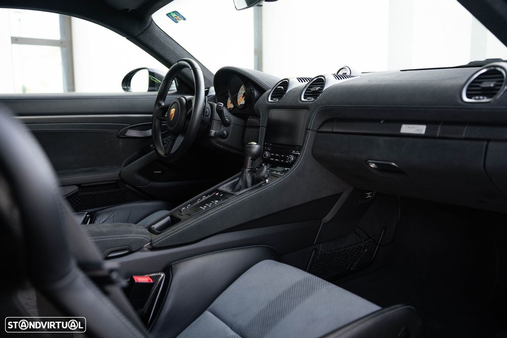 Porsche 718 Cayman GT4 RS - 39