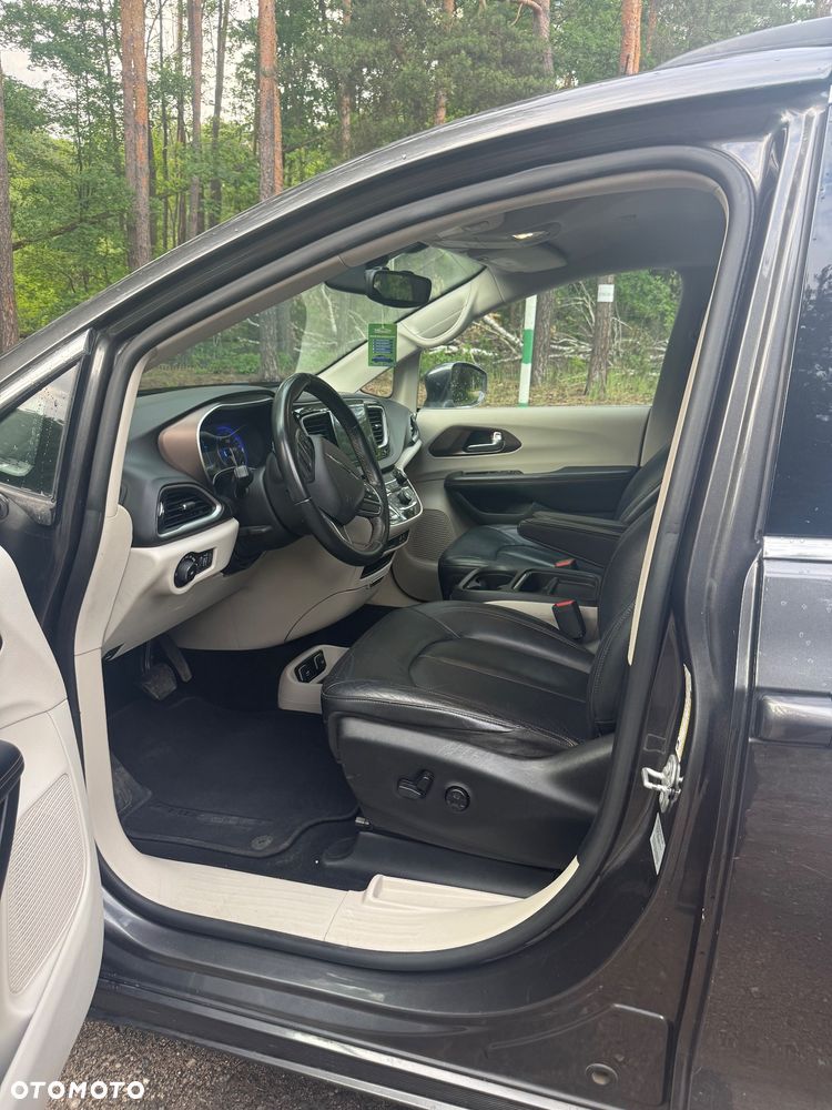 Chrysler Pacifica - 10